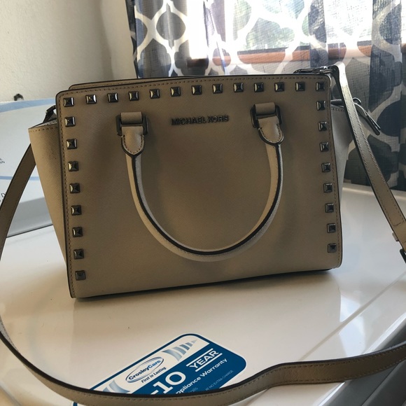 Michael Kors purse - Picture 2 of 7